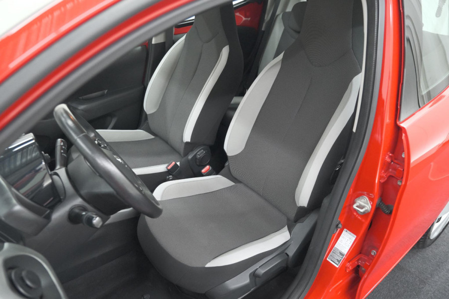 Toyota Aygo 1.0 VVT-i X-play | Camera | Airconditioning | Allseasonbanden