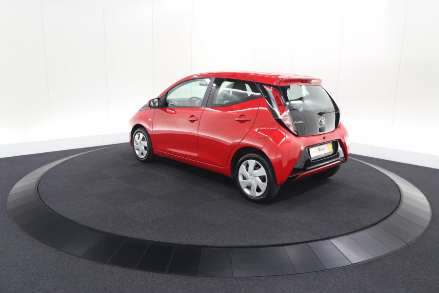 Toyota Aygo 1.0 VVT-i X-play | Camera | Airconditioning | Allseasonbanden