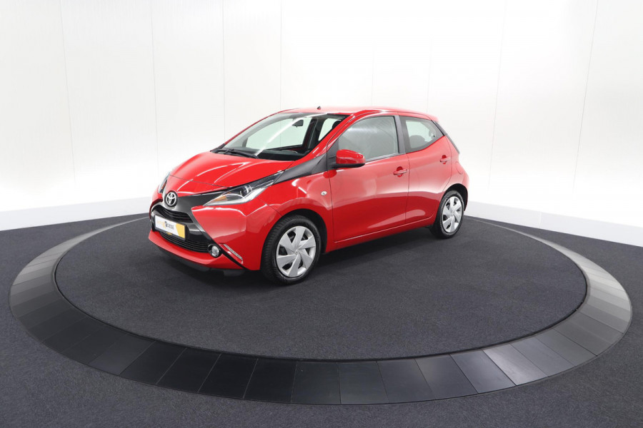 Toyota Aygo 1.0 VVT-i X-play | Camera | Airconditioning | Allseasonbanden