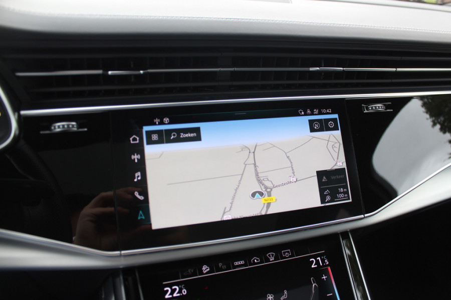 Audi Q7 60 TFSI e quattro Competition / SoH 91,5% / Trekhaak / Panoramadak / 360Camera / Head-up / Softclose / Luchtvering / 22'' / Keyless / Matrix LED / Carbon intr. / Stoelventilatie+Verwarming / Stuurverwarming / Bose / Dodeh