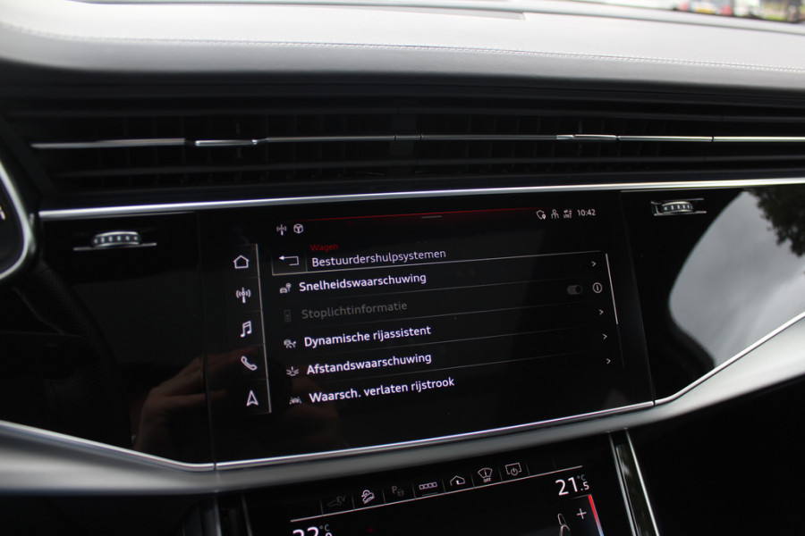 Audi Q7 60 TFSI e quattro Competition / SoH 91,5% / Trekhaak / Panoramadak / 360Camera / Head-up / Softclose / Luchtvering / 22'' / Keyless / Matrix LED / Carbon intr. / Stoelventilatie+Verwarming / Stuurverwarming / Bose / Dodeh