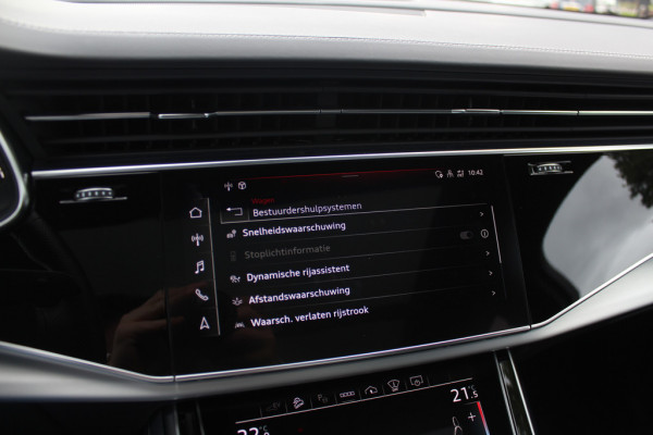 Audi Q7 60 TFSI e quattro Competition / SoH 91,5% / Trekhaak / Panoramadak / 360Camera / Head-up / Softclose / Luchtvering / 22'' / Keyless / Matrix LED / Carbon intr. / Stoelventilatie+Verwarming / Stuurverwarming / Bose / Dodeh