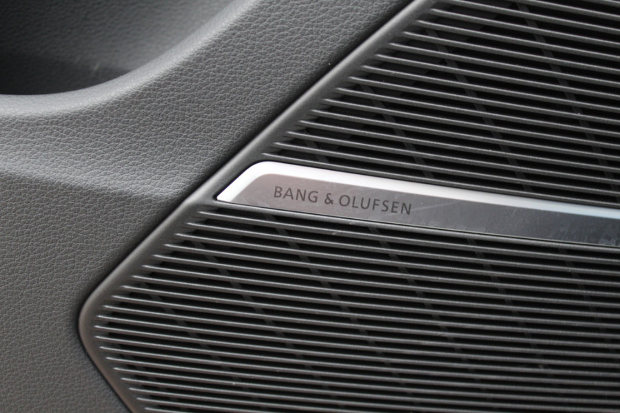 Audi Q7 60 TFSI e quattro Competition / SoH 91,5% / Trekhaak / Panoramadak / 360Camera / Head-up / Softclose / Luchtvering / 22'' / Keyless / Matrix LED / Carbon intr. / Stoelventilatie+Verwarming / Stuurverwarming / Bose / Dodeh