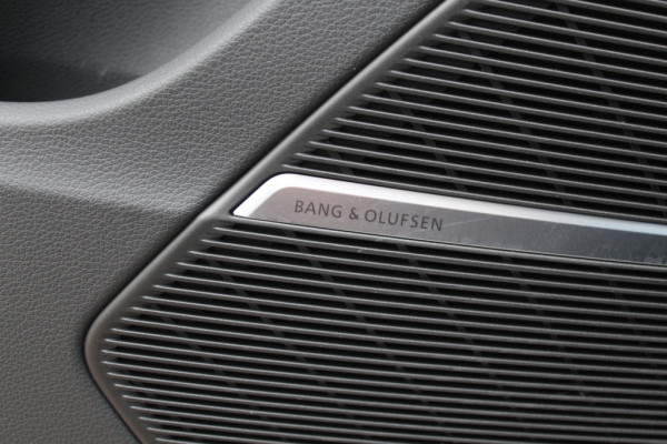 Audi Q7 60 TFSI e quattro Competition / SoH 91,5% / Trekhaak / Panoramadak / 360Camera / Head-up / Softclose / Luchtvering / 22'' / Keyless / Matrix LED / Carbon intr. / Stoelventilatie+Verwarming / Stuurverwarming / Bose / Dodeh