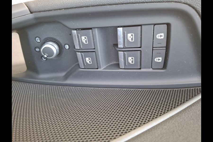 Audi A3 Limousine 30 TFSI AUTOMAAT * Carplay * Climate Control * Parkeersensoren *
