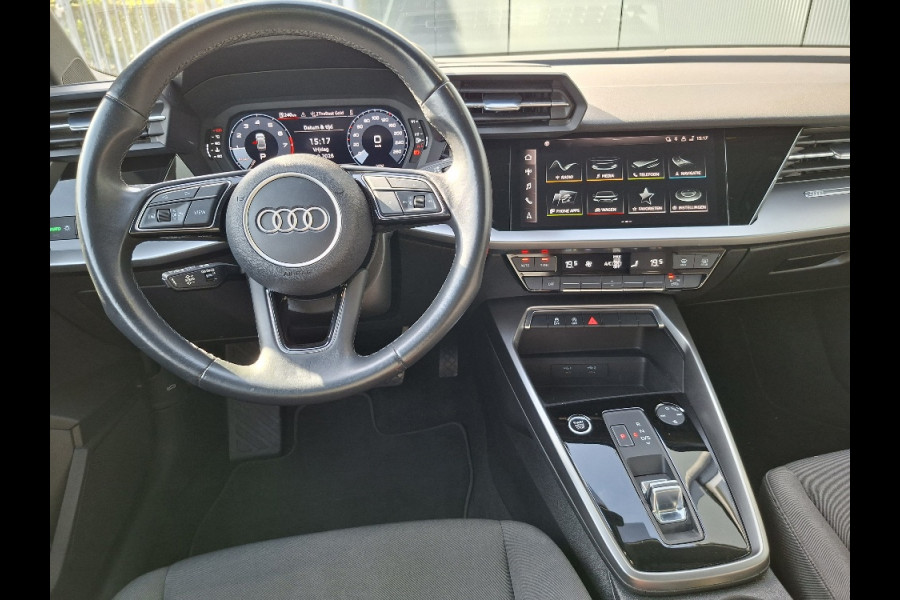 Audi A3 Limousine 30 TFSI AUTOMAAT * Carplay * Climate Control * Parkeersensoren *
