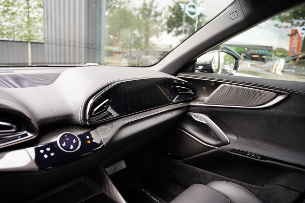 Ferrari Purosangue 6.5 V12 / Retrofit Steering Wheel / Full Carbon / Electrochromic Roof