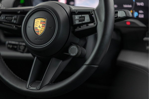 Porsche Taycan 4S Performance 84 kWh Pano Sport-Design 21'' Convaver ACC Bose