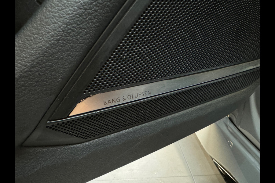 Audi RS6 4.0 TFSI 25Years Quattro Pano|Ceramic|HuD|B&O|Carbon|Memory
