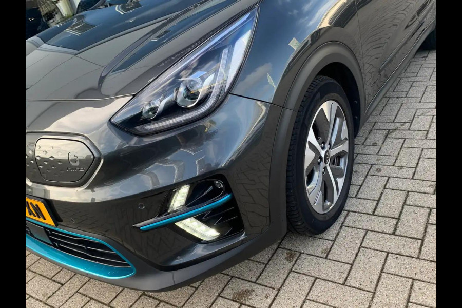 Kia e-Niro ExecutiveLine 64 kWh | Stoel en stuurverwarming | Navigatie | PDC voor en achter | Achteruitrijcamera |