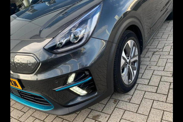 Kia e-Niro ExecutiveLine 64 kWh | Stoel en stuurverwarming | Navigatie | PDC voor en achter | Achteruitrijcamera |