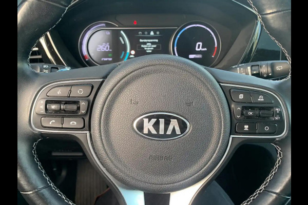 Kia e-Niro ExecutiveLine 64 kWh | Stoel en stuurverwarming | Navigatie | PDC voor en achter | Achteruitrijcamera |
