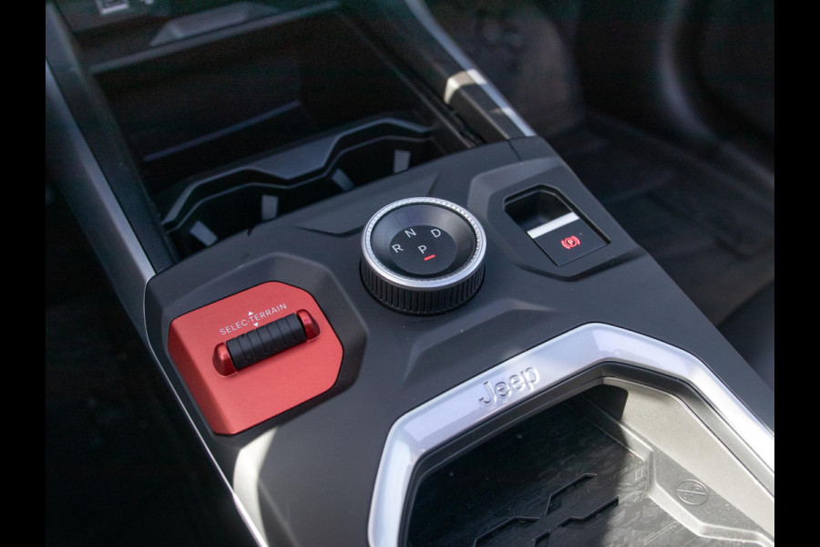 Jeep Compass 1.2 e-Hybrid First Edition | Adapt. Cruise | Schuif/Kanteldak | Camera | Carplay | 18" | Elektr. A-Klep | Navi | Winter Pack