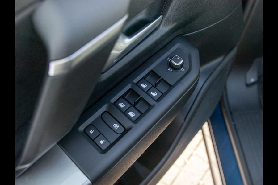 Jeep Compass 1.2 e-Hybrid First Edition | Adapt. Cruise | Schuif/Kanteldak | Camera | Carplay | 18" | Elektr. A-Klep | Navi | Winter Pack