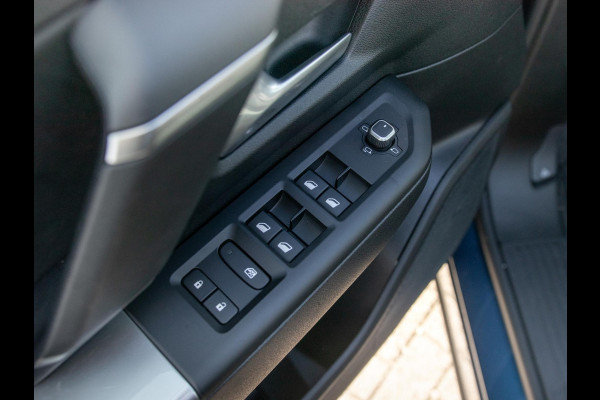 Jeep Compass 1.2 e-Hybrid First Edition | Adapt. Cruise | Schuif/Kanteldak | Camera | Carplay | 18" | Elektr. A-Klep | Navi | Winter Pack