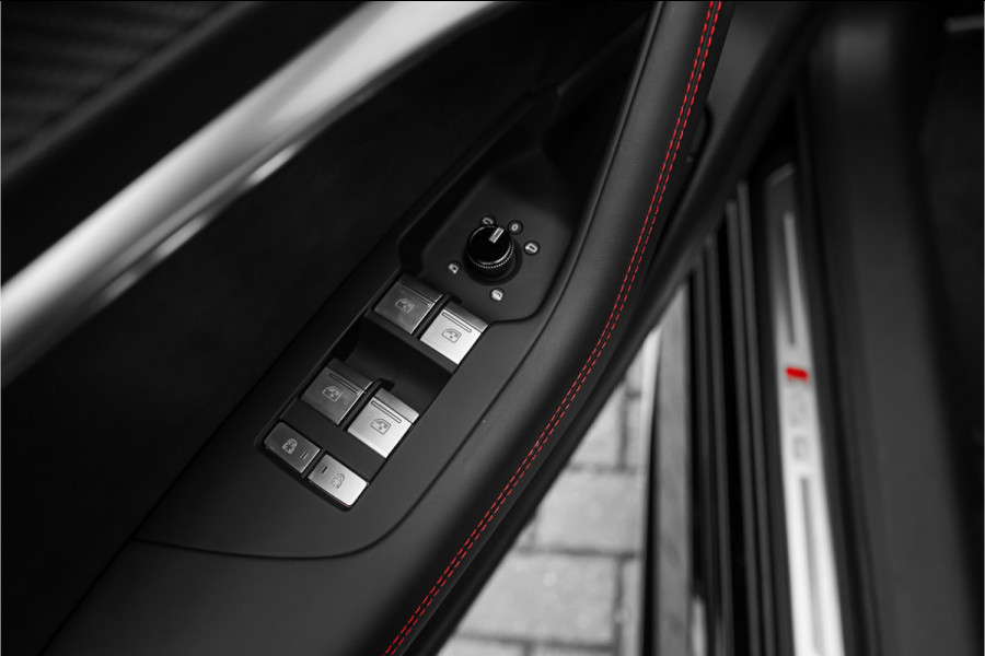 Audi A6 Avant RS 6 TFSI Quattro Pano RS Dynamic Plus B&O 360° Stoelvent 22"