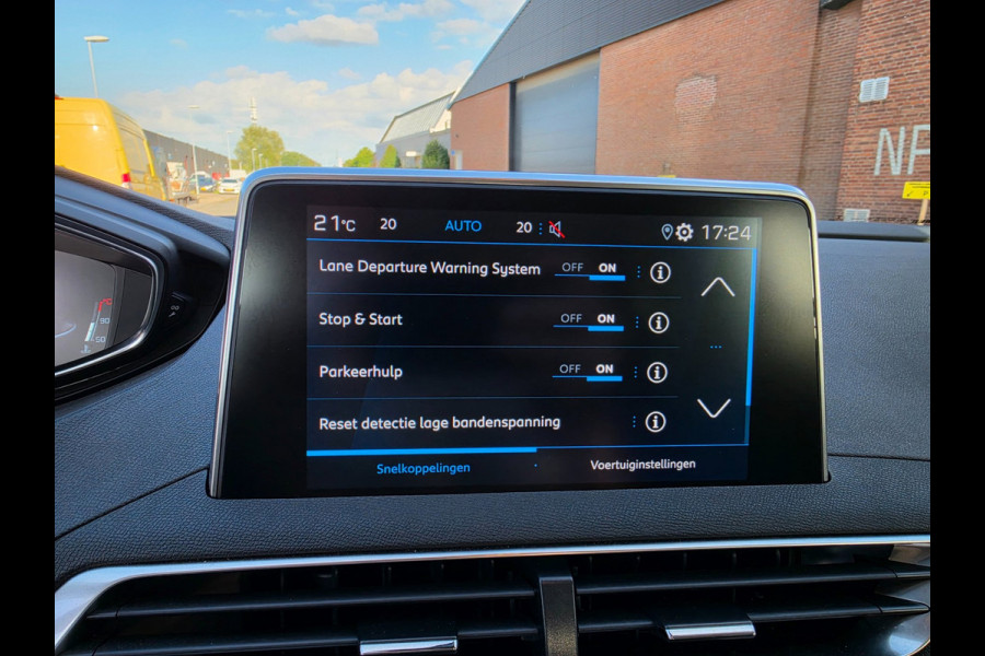Peugeot 3008 1.2 PureTech Crossway Carplay, Camera, Trekhaak