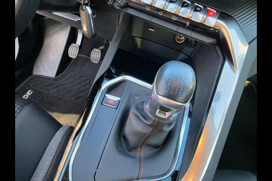 Peugeot 3008 1.2 PureTech Crossway Carplay, Camera, Trekhaak