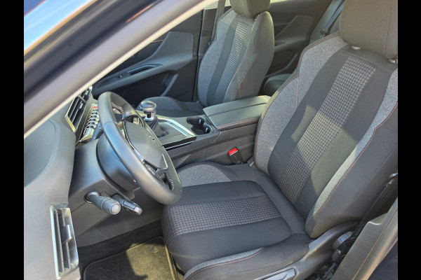 Peugeot 3008 1.2 PureTech Crossway Carplay, Camera, Trekhaak