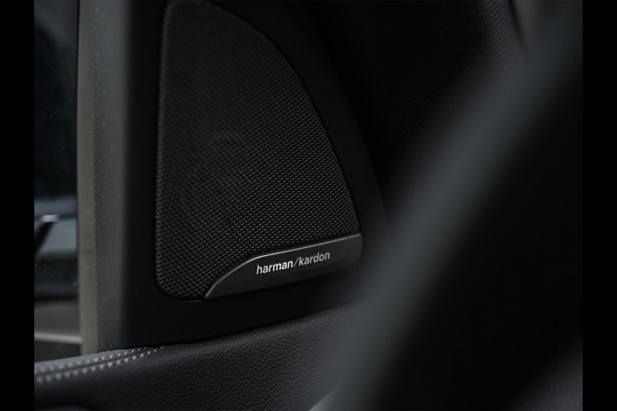 BMW X5 xDrive45e High Executive Panoramadak | M-Performance Seats | NL-Auto | Dealeronderhouden | Carbon Inleg | Active Cruise | Camera | Luchtvering | Memory Seats | Ambiance Interieur | Trekhaak |