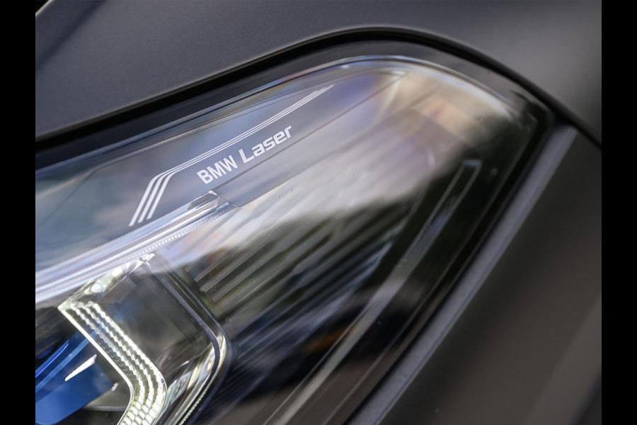 BMW X5 xDrive45e High Executive Panoramadak | M-Performance Seats | NL-Auto | Dealeronderhouden | Carbon Inleg | Active Cruise | Camera | Luchtvering | Memory Seats | Ambiance Interieur | Trekhaak |
