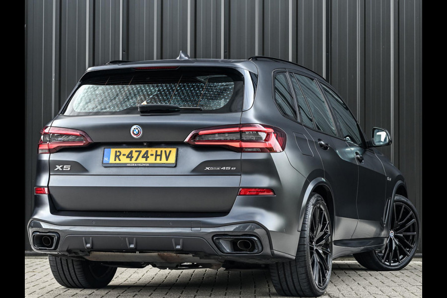 BMW X5 xDrive45e High Executive Panoramadak | M-Performance Seats | NL-Auto | Dealeronderhouden | Carbon Inleg | Active Cruise | Camera | Luchtvering | Memory Seats | Ambiance Interieur | Trekhaak |