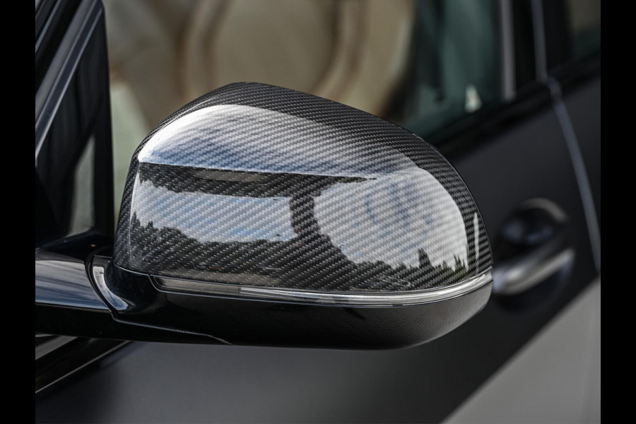BMW X5 xDrive45e High Executive Panoramadak | M-Performance Seats | NL-Auto | Dealeronderhouden | Carbon Inleg | Active Cruise | Camera | Luchtvering | Memory Seats | Ambiance Interieur | Trekhaak |