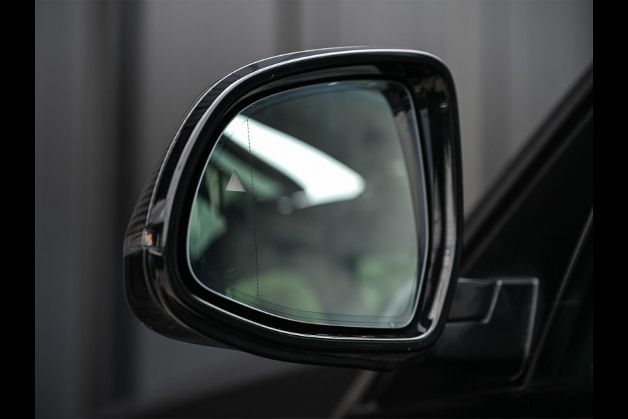 BMW X5 xDrive45e High Executive Panoramadak | M-Performance Seats | NL-Auto | Dealeronderhouden | Carbon Inleg | Active Cruise | Camera | Luchtvering | Memory Seats | Ambiance Interieur | Trekhaak |