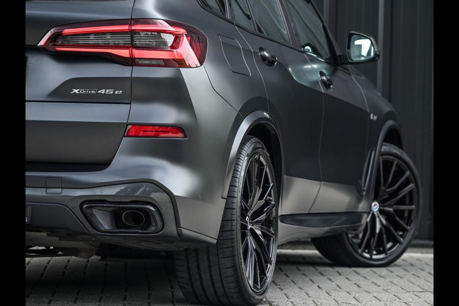 BMW X5 xDrive45e High Executive Panoramadak | M-Performance Seats | NL-Auto | Dealeronderhouden | Carbon Inleg | Active Cruise | Camera | Luchtvering | Memory Seats | Ambiance Interieur | Trekhaak |