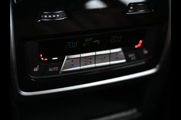 BMW X5 xDrive45e High Executive Panoramadak | M-Performance Seats | NL-Auto | Dealeronderhouden | Carbon Inleg | Active Cruise | Camera | Luchtvering | Memory Seats | Ambiance Interieur | Trekhaak |