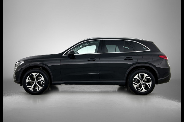 Mercedes-Benz GLC 300 e 4MATIC Plug-In Hybride Trekhaak | Panorama Schuif-Kanteldak | Parkeerpakket met achteruitcamera | Distronic | Ledkolampen | Advanced Soundsystem. Inclusief 24 maanden Mercedes-Benz Certified garantie voor Europa.