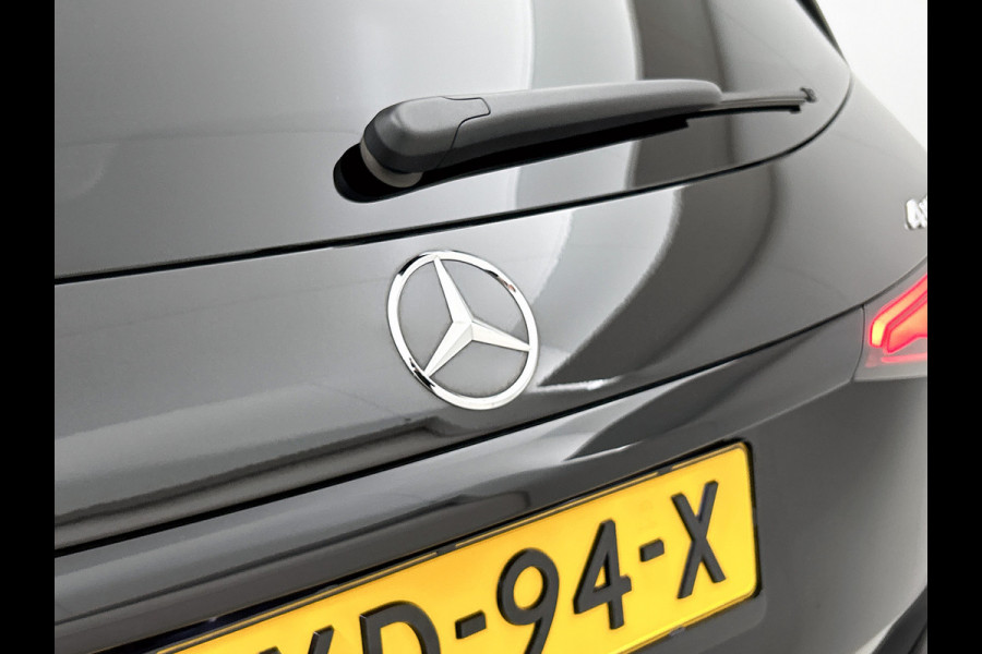 Mercedes-Benz GLC 300 e 4MATIC Plug-In Hybride Trekhaak | Panorama Schuif-Kanteldak | Parkeerpakket met achteruitcamera | Distronic | Ledkolampen | Advanced Soundsystem. Inclusief 24 maanden Mercedes-Benz Certified garantie voor Europa.