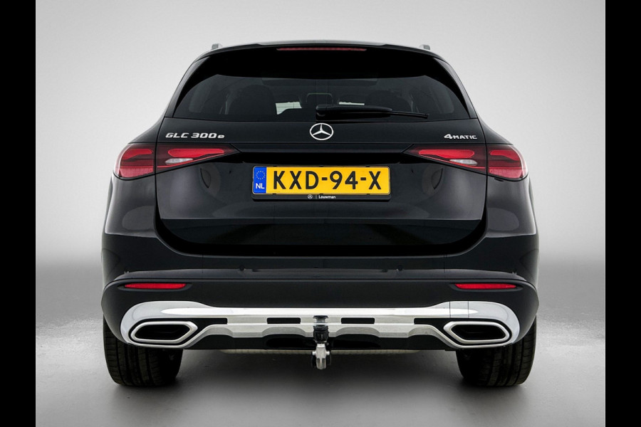 Mercedes-Benz GLC 300 e 4MATIC Plug-In Hybride Trekhaak | Panorama Schuif-Kanteldak | Parkeerpakket met achteruitcamera | Distronic | Ledkolampen | Advanced Soundsystem. Inclusief 24 maanden Mercedes-Benz Certified garantie voor Europa.
