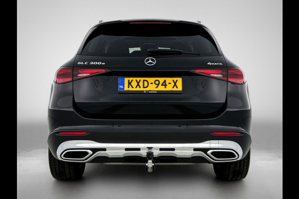 Mercedes-Benz GLC 300 e 4MATIC Plug-In Hybride Trekhaak | Panorama Schuif-Kanteldak | Parkeerpakket met achteruitcamera | Distronic | Ledkolampen | Advanced Soundsystem. Inclusief 24 maanden Mercedes-Benz Certified garantie voor Europa.