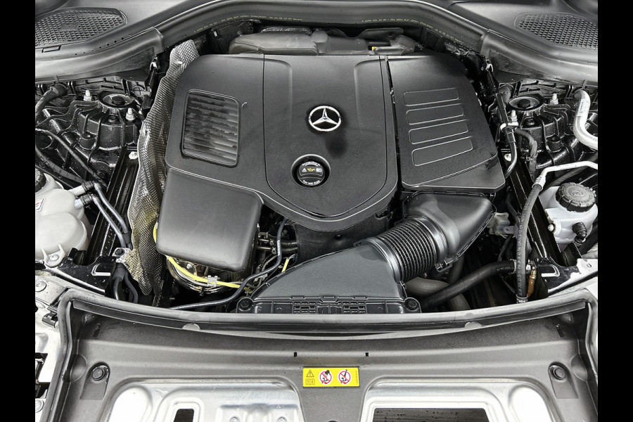 Mercedes-Benz GLC 300 e 4MATIC Plug-In Hybride Trekhaak | Panorama Schuif-Kanteldak | Parkeerpakket met achteruitcamera | Distronic | Ledkolampen | Advanced Soundsystem. Inclusief 24 maanden Mercedes-Benz Certified garantie voor Europa.