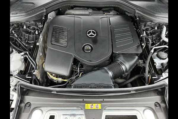 Mercedes-Benz GLC 300 e 4MATIC Plug-In Hybride Trekhaak | Panorama Schuif-Kanteldak | Parkeerpakket met achteruitcamera | Distronic | Ledkolampen | Advanced Soundsystem. Inclusief 24 maanden Mercedes-Benz Certified garantie voor Europa.