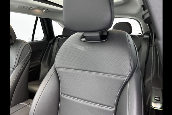 Mercedes-Benz GLC 300 e 4MATIC Plug-In Hybride Trekhaak | Panorama Schuif-Kanteldak | Parkeerpakket met achteruitcamera | Distronic | Ledkolampen | Advanced Soundsystem. Inclusief 24 maanden Mercedes-Benz Certified garantie voor Europa.