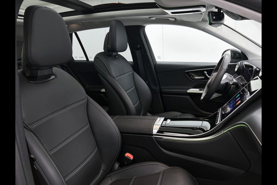 Mercedes-Benz GLC 300 e 4MATIC Plug-In Hybride Trekhaak | Panorama Schuif-Kanteldak | Parkeerpakket met achteruitcamera | Distronic | Ledkolampen | Advanced Soundsystem. Inclusief 24 maanden Mercedes-Benz Certified garantie voor Europa.