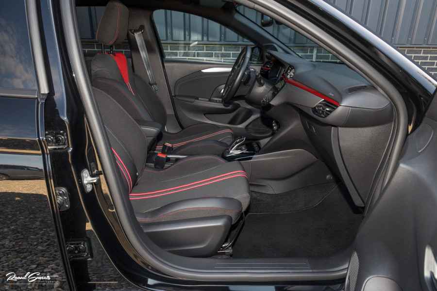 Opel Corsa 1.2 GS Line | Panoramadak | Blis | Keyless | Apple carplay | Metallic |