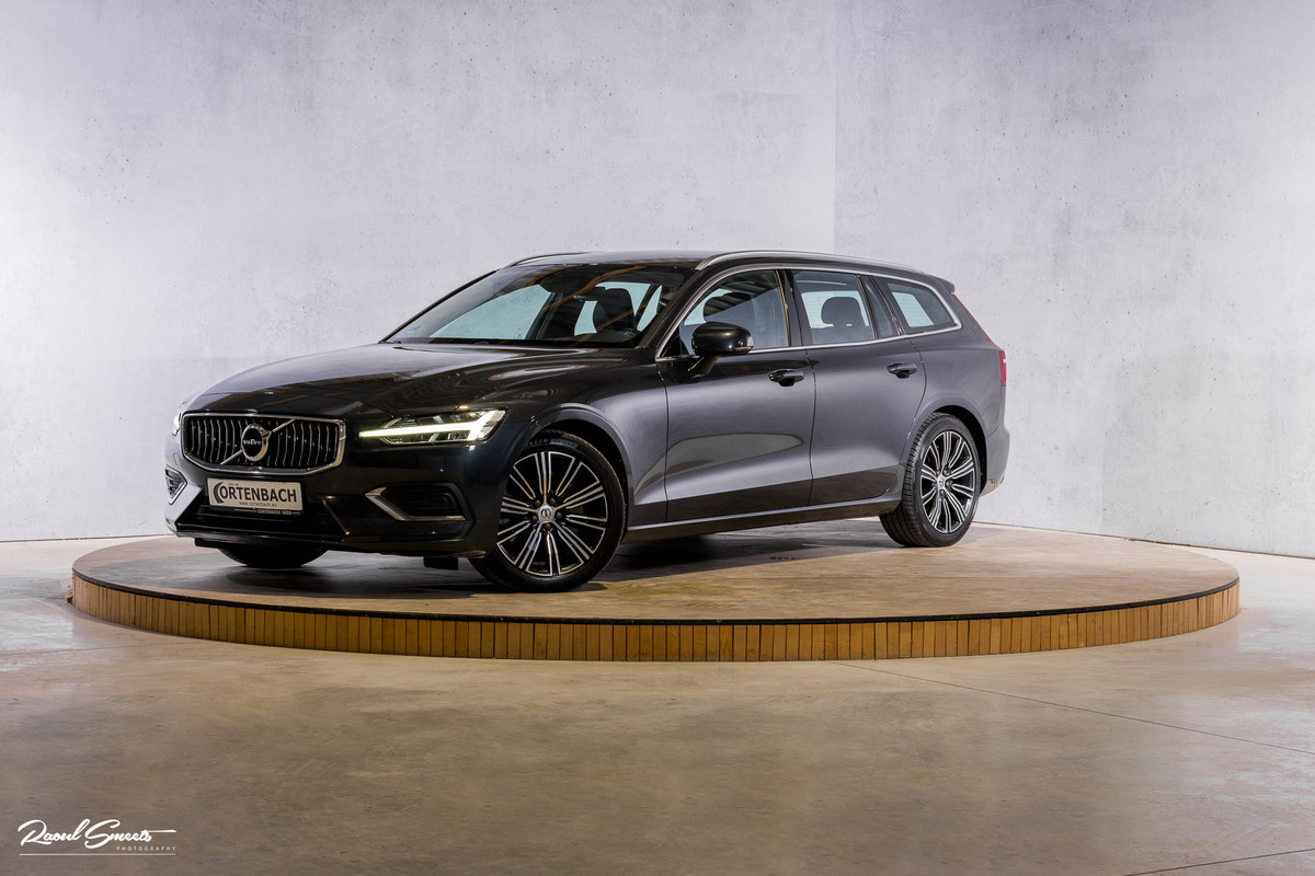 Volvo V60 2.0 T5 Inscription | Zwenkbare trekhaak | Metallic | Apple carplay | Cruise control |