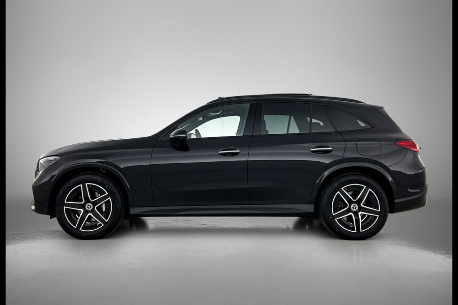 Mercedes-Benz GLC 300 e 4MATIC AMG Plug-In Hybride Luchtvering | AMG Premium | Night Pakket | Alarm klasse 3 | Head-up-Display | Panorama Schuif-Kanteldak. Inclusief 24 maanden MB Certified garantie voor Europa.