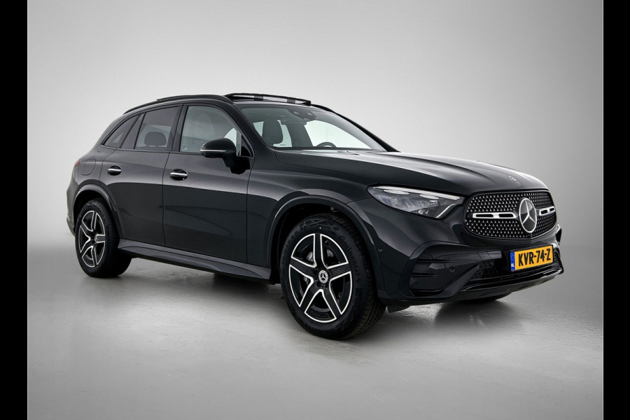 Mercedes-Benz GLC 300 e 4MATIC AMG Plug-In Hybride Luchtvering | AMG Premium | Night Pakket | Alarm klasse 3 | Head-up-Display | Panorama Schuif-Kanteldak. Inclusief 24 maanden MB Certified garantie voor Europa.