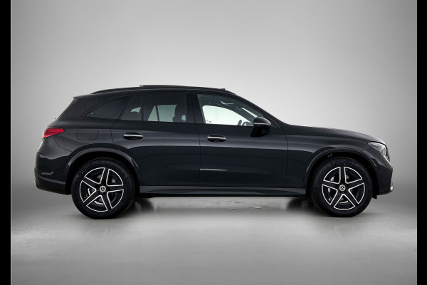 Mercedes-Benz GLC 300 e 4MATIC AMG Plug-In Hybride Luchtvering | AMG Premium | Night Pakket | Alarm klasse 3 | Head-up-Display | Panorama Schuif-Kanteldak. Inclusief 24 maanden MB Certified garantie voor Europa.