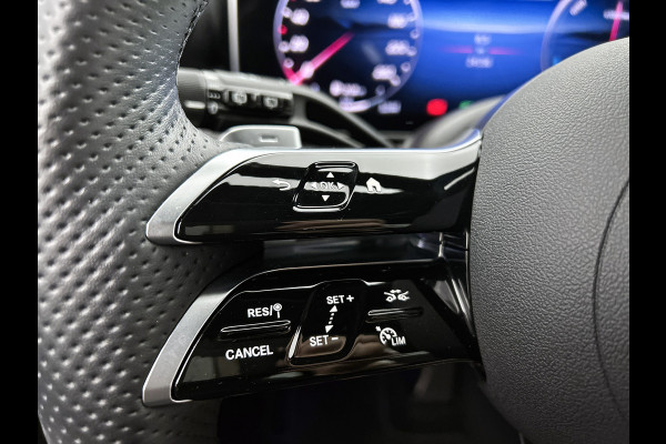 Mercedes-Benz GLC 300 e 4MATIC AMG Plug-In Hybride Luchtvering | AMG Premium | Night Pakket | Alarm klasse 3 | Head-up-Display | Panorama Schuif-Kanteldak. Inclusief 24 maanden MB Certified garantie voor Europa.