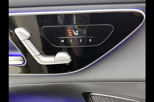 Mercedes-Benz GLC 300 e 4MATIC AMG Plug-In Hybride Luchtvering | AMG Premium | Night Pakket | Alarm klasse 3 | Head-up-Display | Panorama Schuif-Kanteldak. Inclusief 24 maanden MB Certified garantie voor Europa.