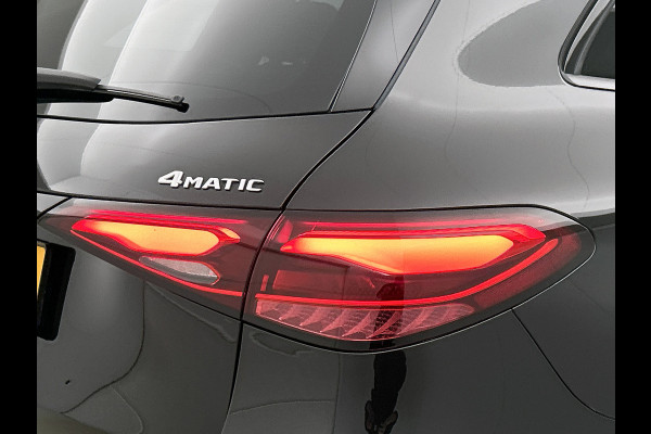 Mercedes-Benz GLC 300 e 4MATIC AMG Plug-In Hybride Luchtvering | AMG Premium | Night Pakket | Alarm klasse 3 | Head-up-Display | Panorama Schuif-Kanteldak. Inclusief 24 maanden MB Certified garantie voor Europa.