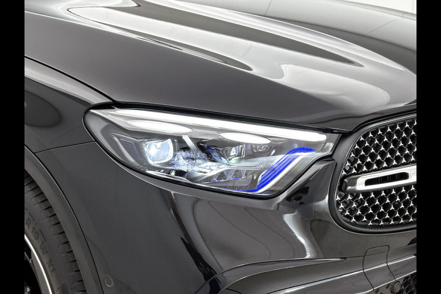 Mercedes-Benz GLC 300 e 4MATIC AMG Plug-In Hybride Luchtvering | AMG Premium | Night Pakket | Alarm klasse 3 | Head-up-Display | Panorama Schuif-Kanteldak. Inclusief 24 maanden MB Certified garantie voor Europa.