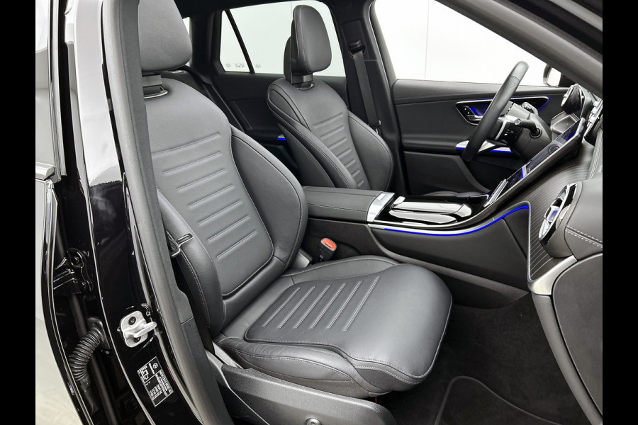 Mercedes-Benz GLC 300 e 4MATIC AMG Plug-In Hybride Luchtvering | AMG Premium | Night Pakket | Alarm klasse 3 | Head-up-Display | Panorama Schuif-Kanteldak. Inclusief 24 maanden MB Certified garantie voor Europa.
