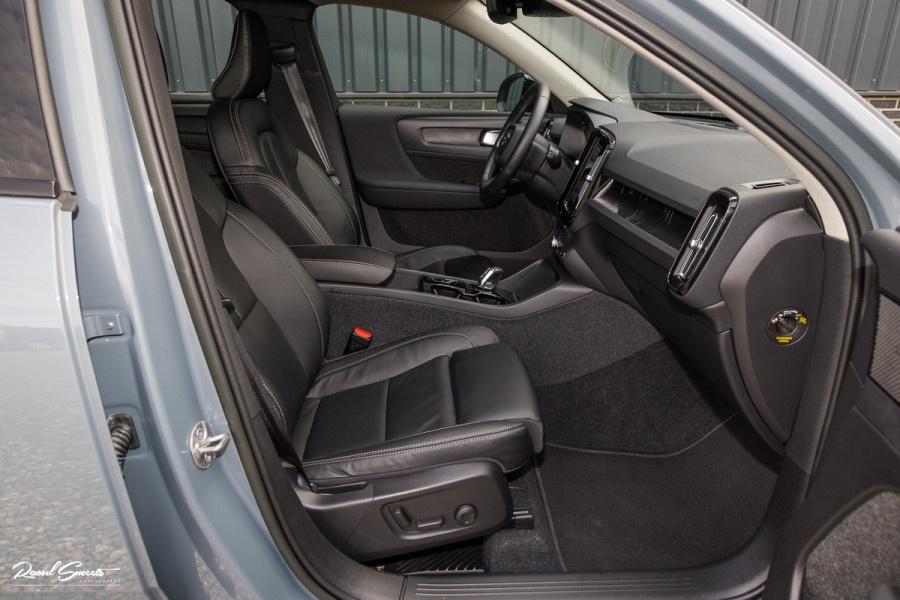 Volvo XC40 1.5 T4 Plug-in hybrid Plus Dark | Adaptieve cruise | Memory | Blis | Harman Kardon |