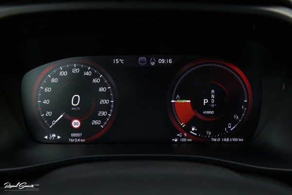 Volvo XC40 1.5 T4 Plug-in hybrid Plus Dark | Adaptieve cruise | Memory | Blis | Harman Kardon |